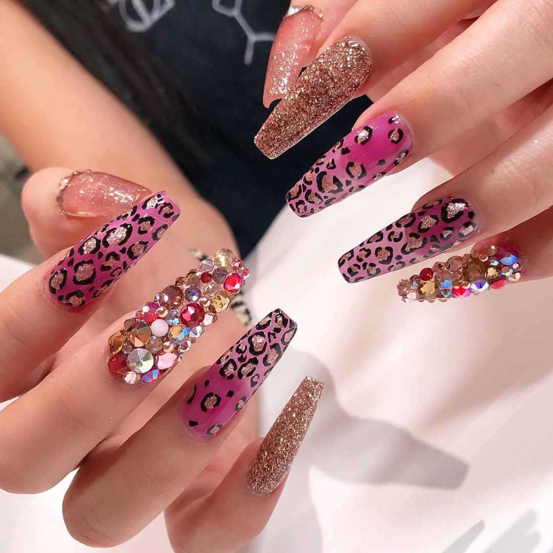 Amazing coffin acrylic nails art design,if you love coffin nails,follow this article, it will told you Why choose acrylic nails design?