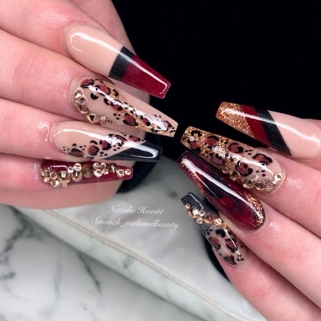 Amazing coffin acrylic nails art design,if you love coffin nails,follow this article, it will told you Why choose acrylic nails design?